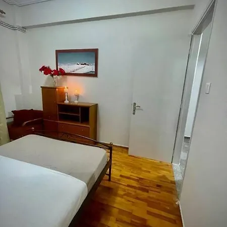 Fbγιώργος πιπερης דירה